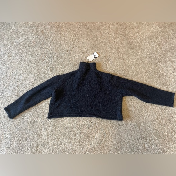 Zara Women’s Navy Cropped Sweater (Tags Attached) - Picture 2 of 5